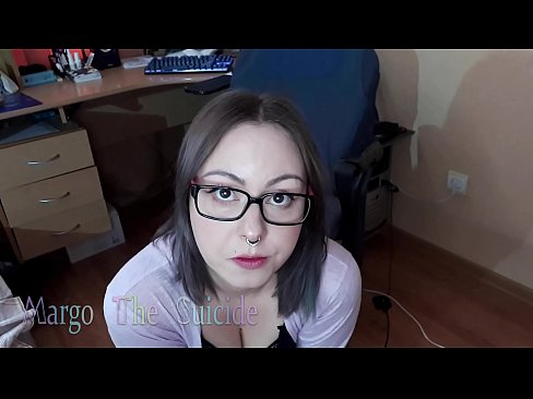 ❤️ Нүдний шилтэй тачаангуй охин камер дээр Шодойг гүн хөхөж байна ❤❌ Гэрийн порно манайд